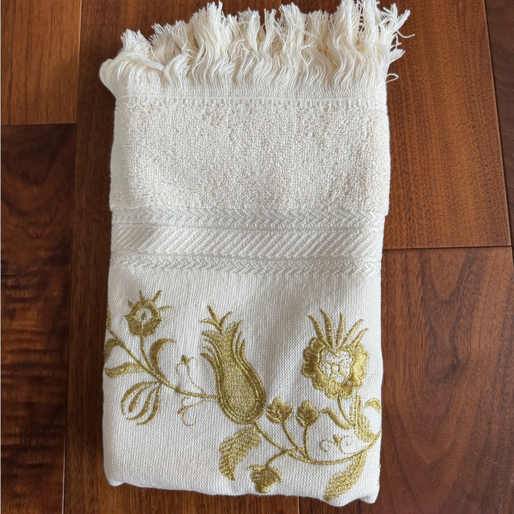 100% Turkish Cotton Cream and Gold Floral Bath Towel